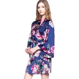 Victoria's Secret -100% Silk Floral Satin Kimono Robe - O/S (10)